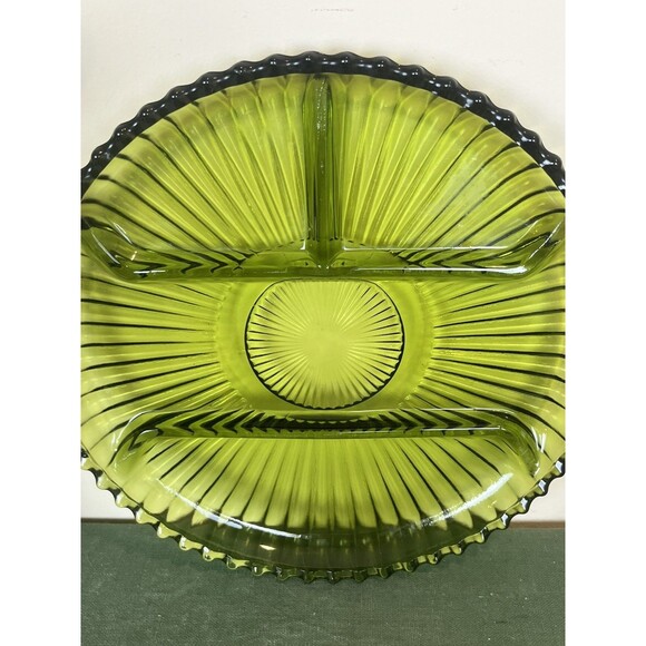 Vintage Indiana Glass Round 4-Divided Serving Tray 10" Ribbed Green 260 Pattern - Picture 1 of 6